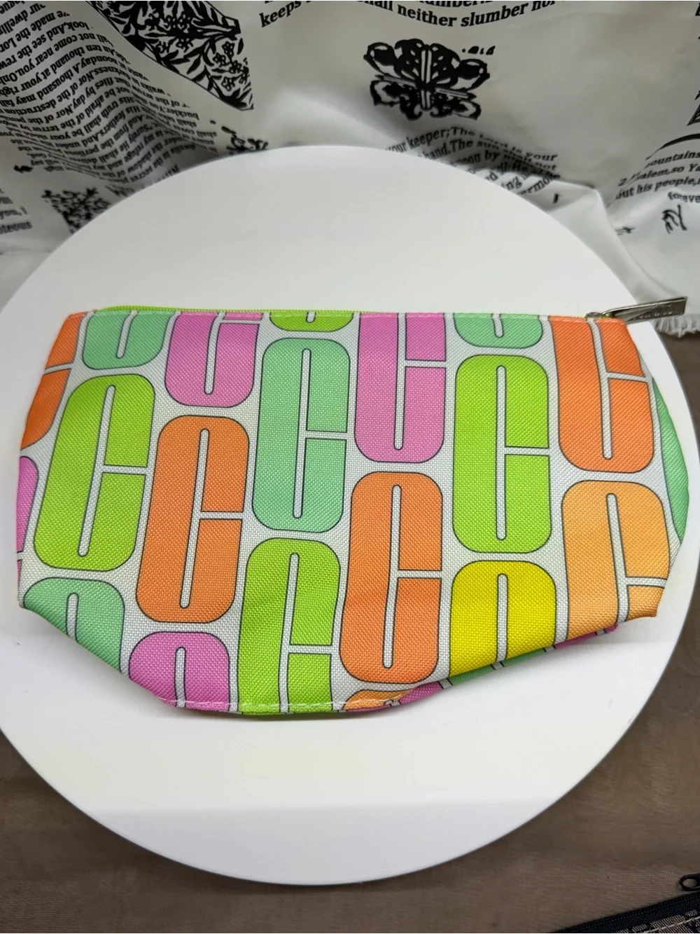 2 Cosmetic Pouch with 3 Beauty Items